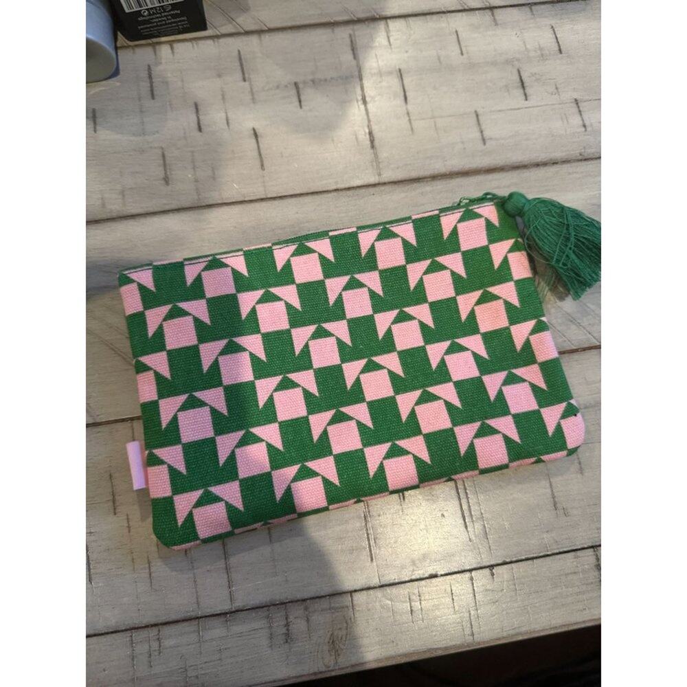 FREE WITH ANY PURCHASE Ipsy Green & Pink Cosmetic Bag
